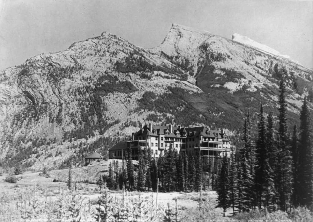 Banff Springs Hotel in 1902