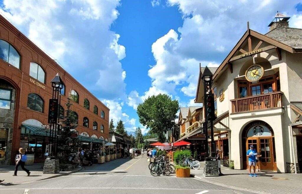 dog-friendly restaurants in Banff